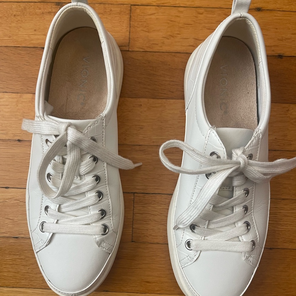Vionic Winny Women's Classic White Lace-Up Sneakers